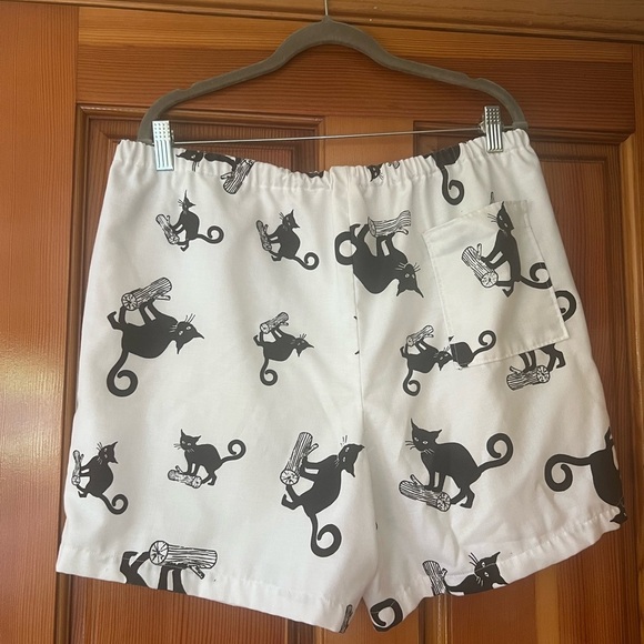 Playful Cat Print Shorts - Picture 3 of 4